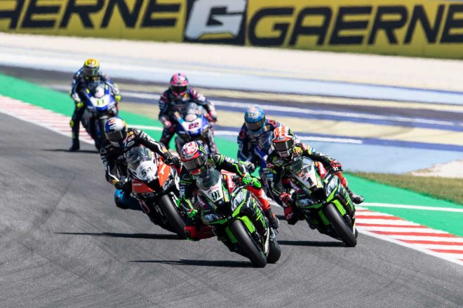 バウティスタの転倒によりトップに立ったハスラム。しかしすぐ後方にはレイやラズガットリオグルが続いている