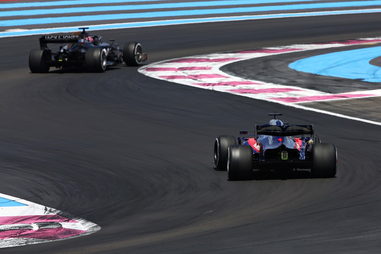 2019年F1第8戦フランスGP　ロマン・グロージャン（ハース）を追うダニール・クビアト（トロロッソ・ホンダ）