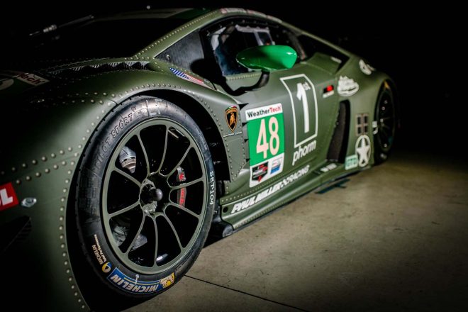 リバリーカラーはリベットの再現など戦車をイメージさせるものに