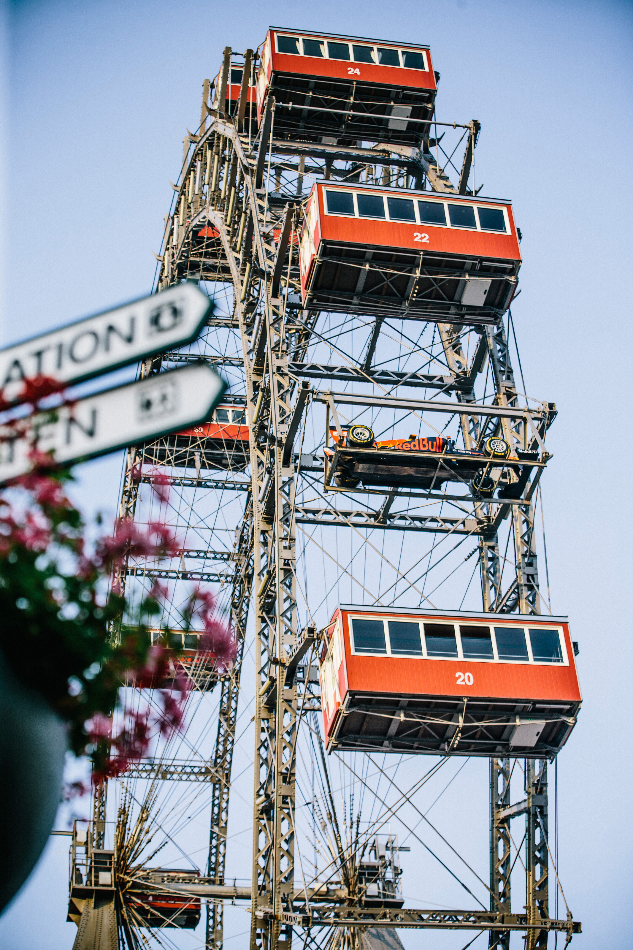 【ギャラリー】ウィーンの『大観覧車』に乗せられたRB15