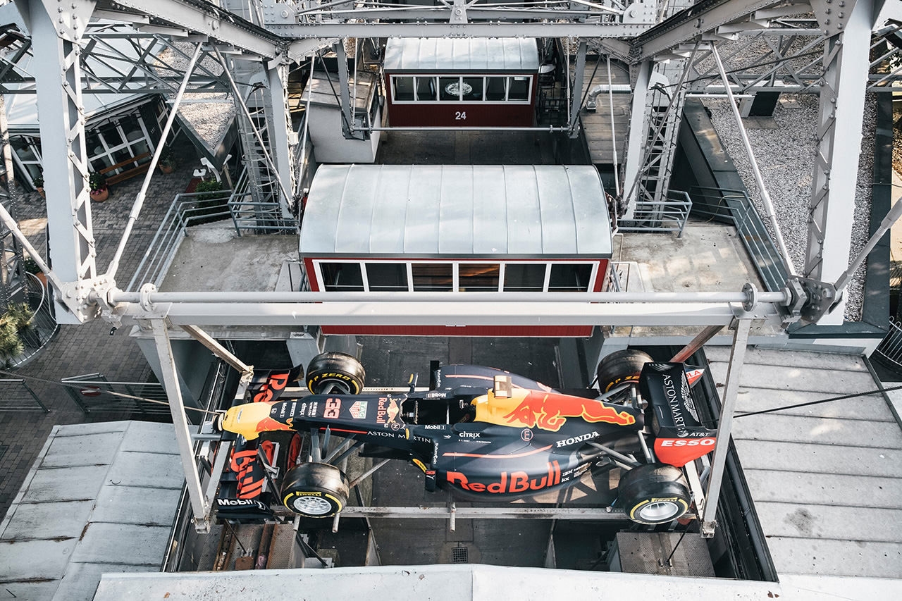 【ギャラリー】ウィーンの『大観覧車』に乗せられたRB15