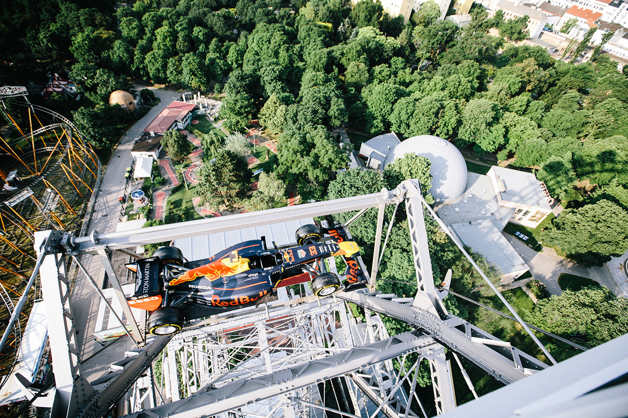 【ギャラリー】ウィーンの『大観覧車』に乗せられたRB15