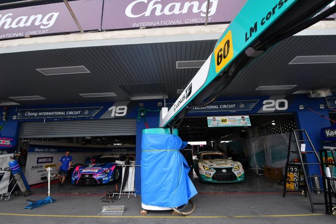 SYNTIUM LMcorsa RC F GT3とWAKO'S 4CR LC500