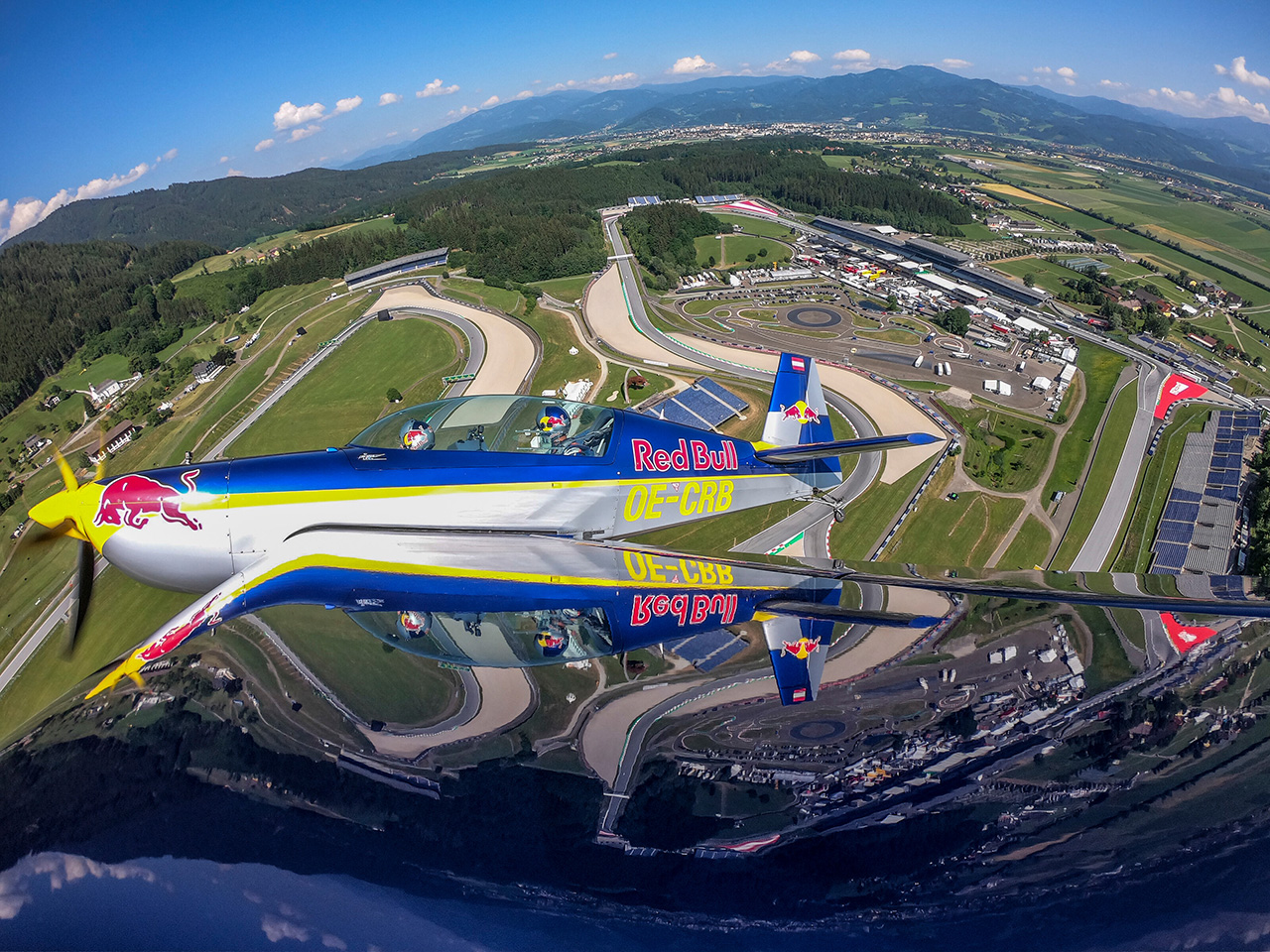 【ギャラリー】ガスリー、エアレース王者とレッドブル・リンク上空をフライト。時速400kmの世界を堪能