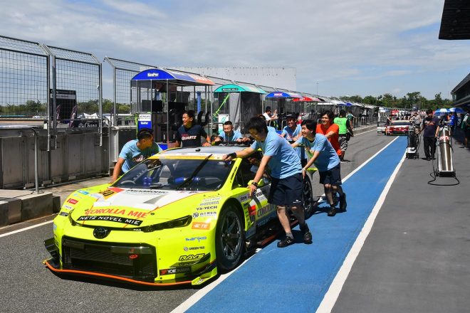 TOYOTA GR SPORTS PRIUS PHV apr GT