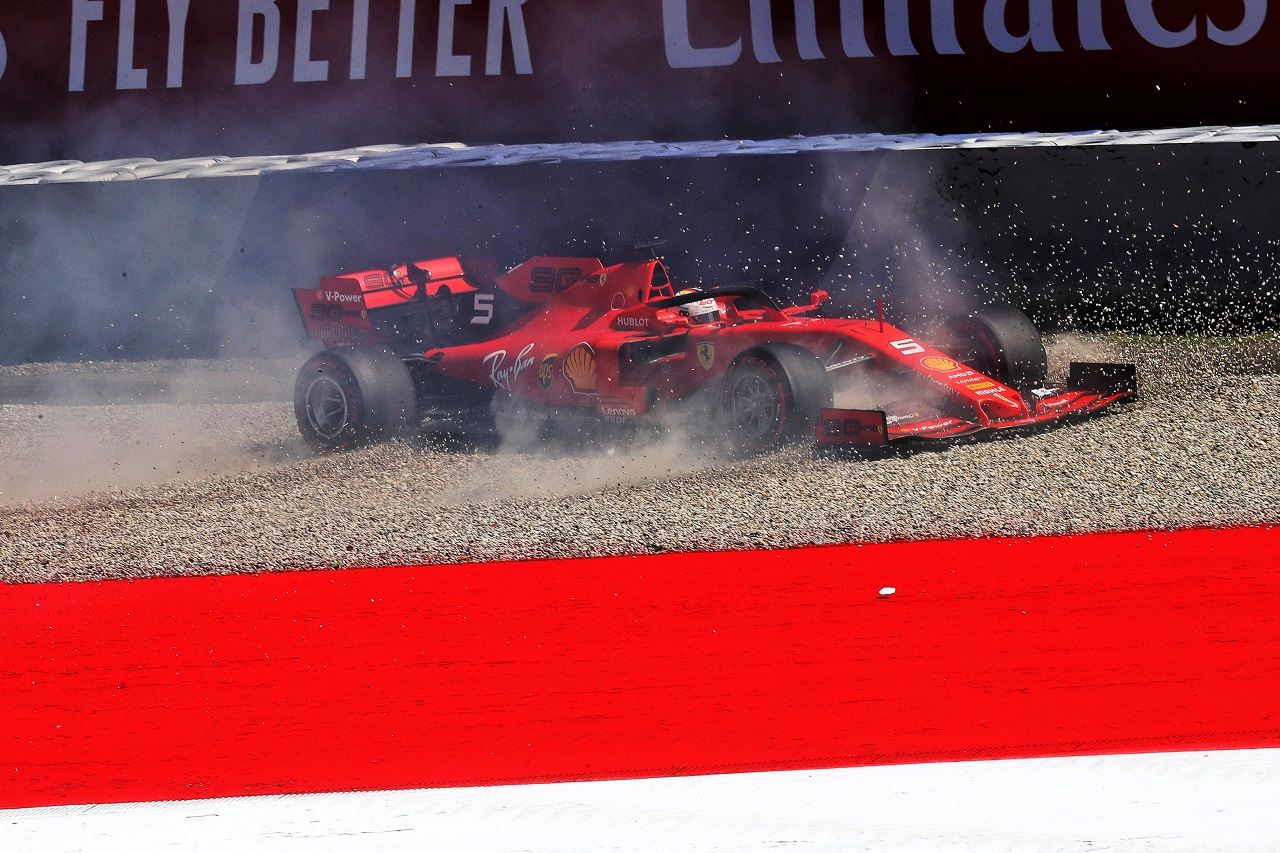 2019年F1第9戦オーストリアGP　セバスチャン・ベッテル（フェラーリ）がFP2でコースオフ