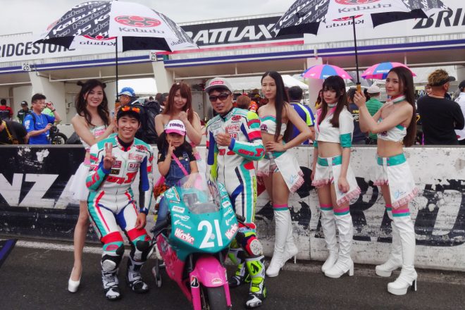 ピットウォークはコースも使って行われた