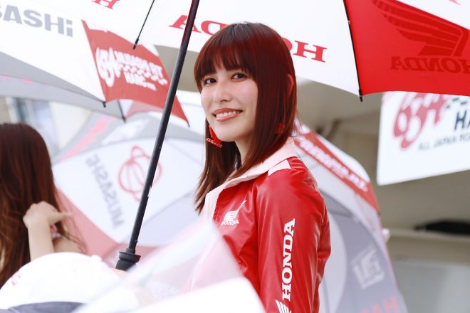 筑波サーキットを彩ったレースクイーン