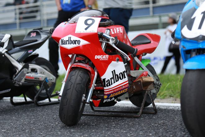 レプリカカラーを施したポケバイ