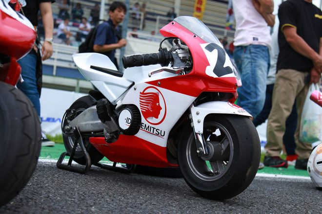 レプリカカラーを施したポケバイ