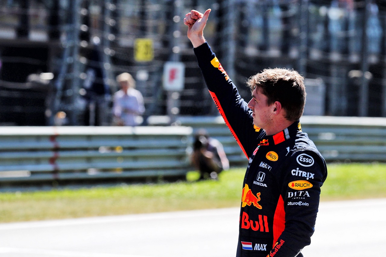 2019年F1第9戦オーストリアGP　予選3番手を獲得し、ファンの声援に応えるマックス・フェルスタッペン（レッドブル・ホンダ）