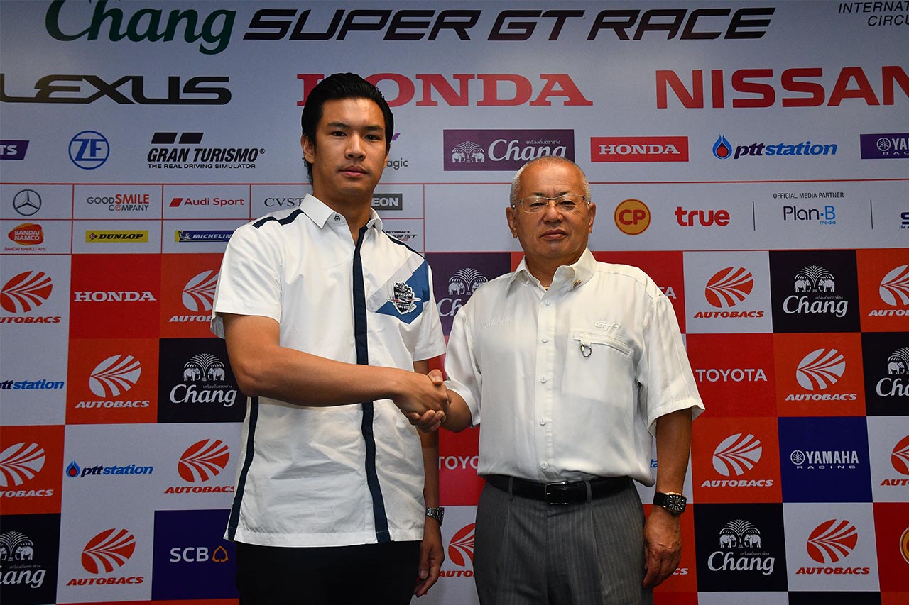 GTアソシエイションの坂東正明代表と、サーキットのタナイシリ・チャンビタヤロム責任者