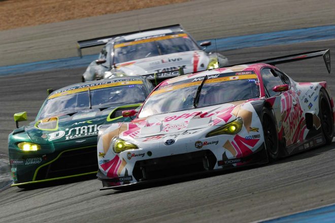 レース序盤に三つどもえとなった2位争い