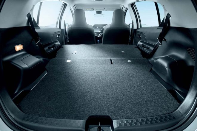 特別仕様車 S “Business Package”は荷物の積載に優れたフルフラットデッキボードを採用