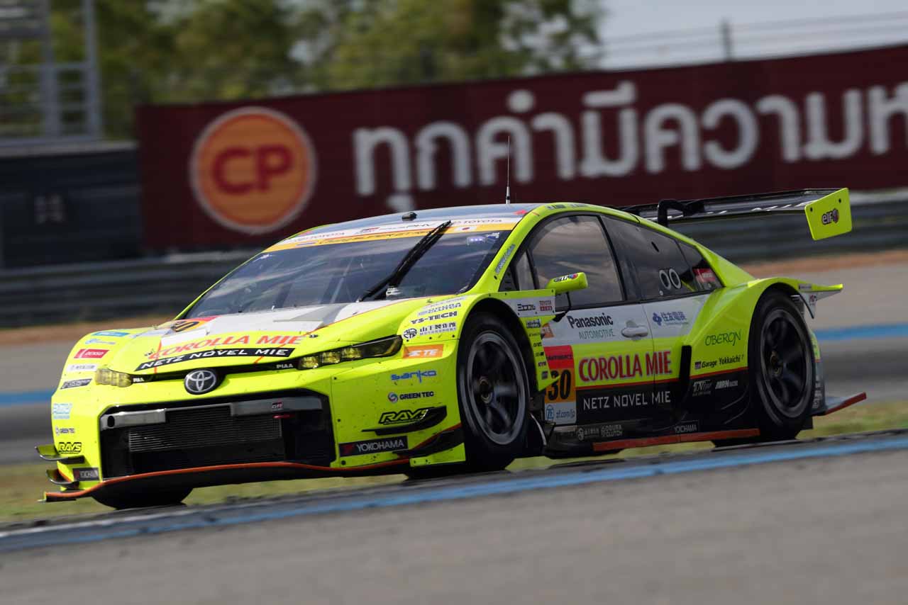 ＃30 TOYOTA GR SPORT PRIUS PHV apr GT（永井宏明／織戸学）