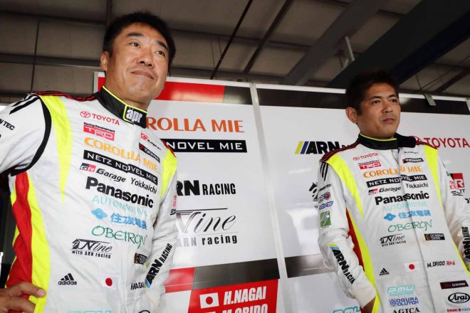 永井宏明（左）、織戸学（右）