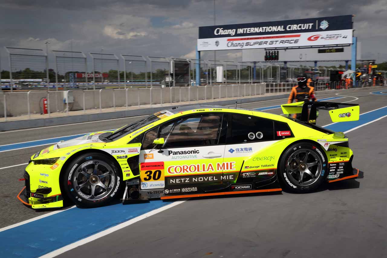 ＃30 TOYOTA GR SPORT PRIUS PHV apr GT（永井宏明／織戸学）