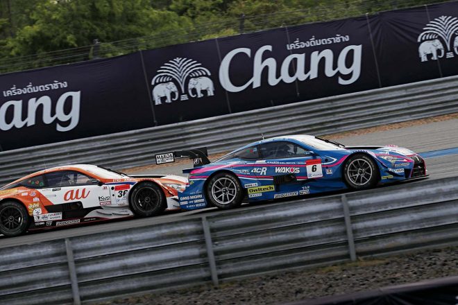 決勝の路温は前日よりも8度も高くなったなか、タイヤは大嶋はソフト、一貴はミディアムを選択していた。2台の間隔は広がることはなく、ピットインの直前に順位が入れ替わったが、ピット作業で再逆転を果たす