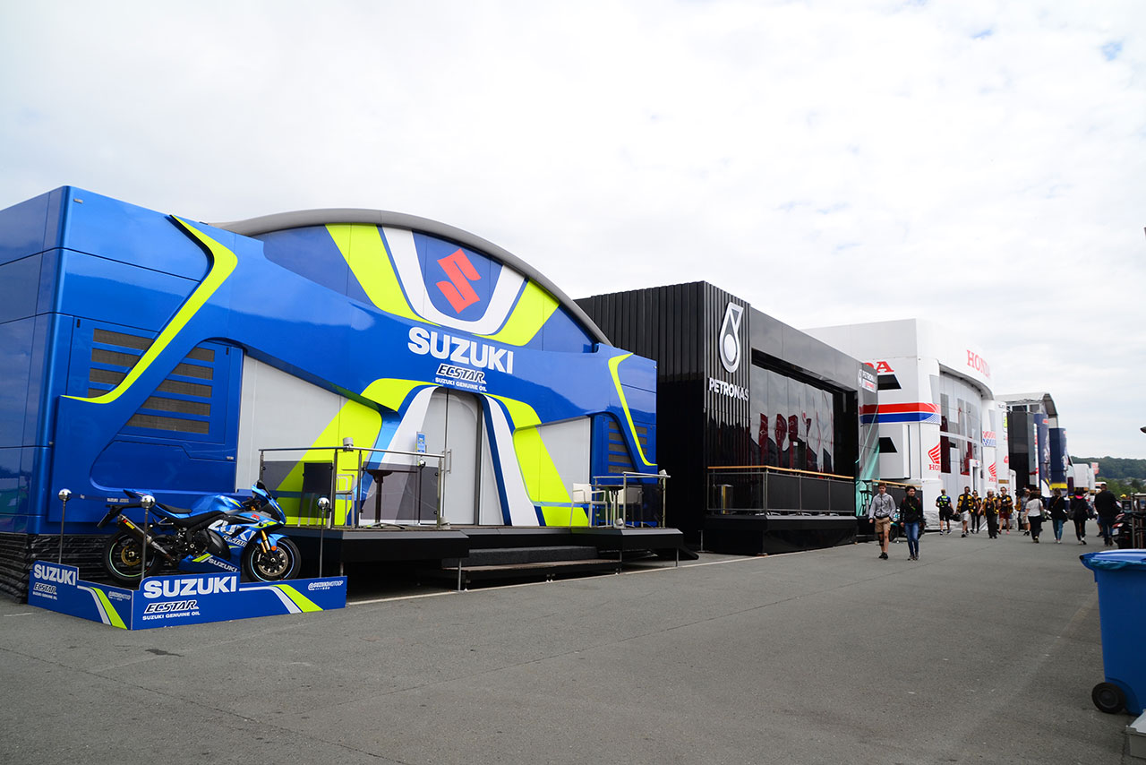 パドック2にはチームのホスピタリティと、パドック1に入りきらないチームのトラックやピットが配置されていた