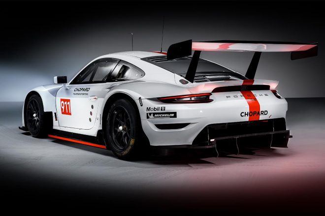 新型ポルシェ911 RSR