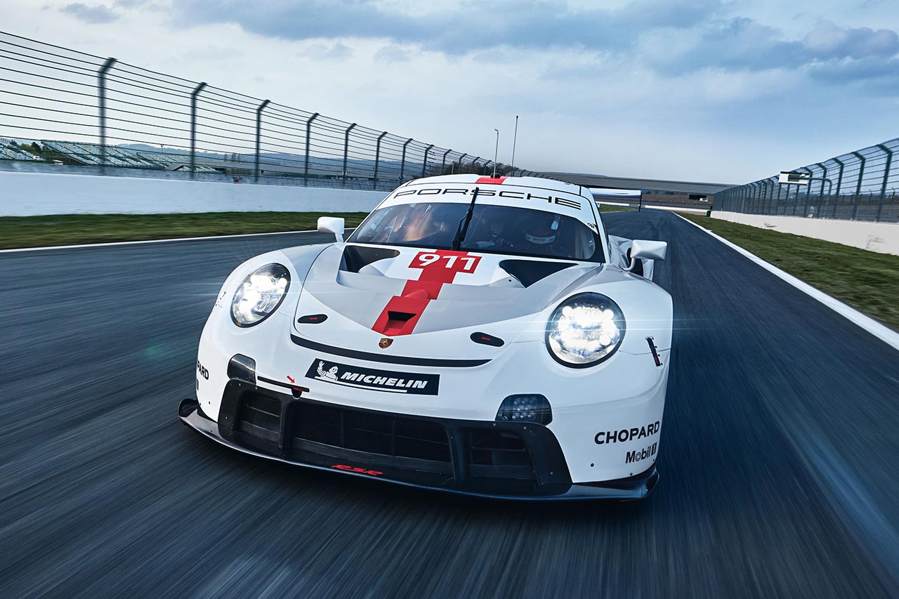 新型ポルシェ911 RSR