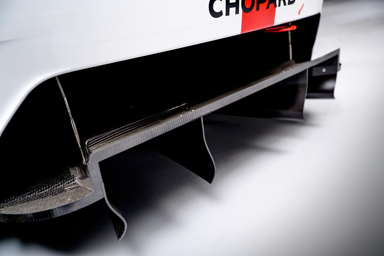 エキゾーストがなくなりすっきりとした新型ポルシェ911 RSRのディフューザー