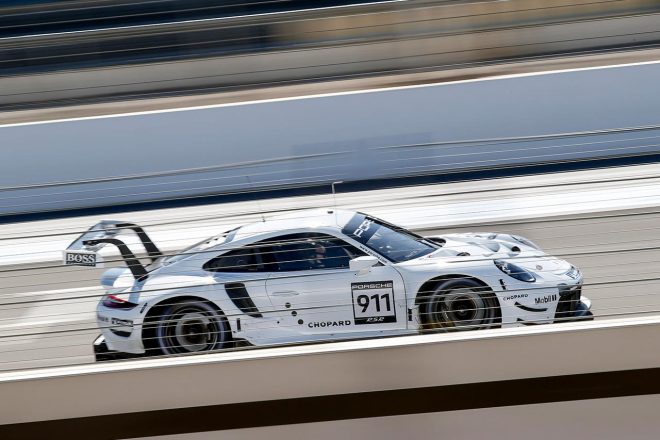 ポールリカールで開発テストを行う新型911 RSR