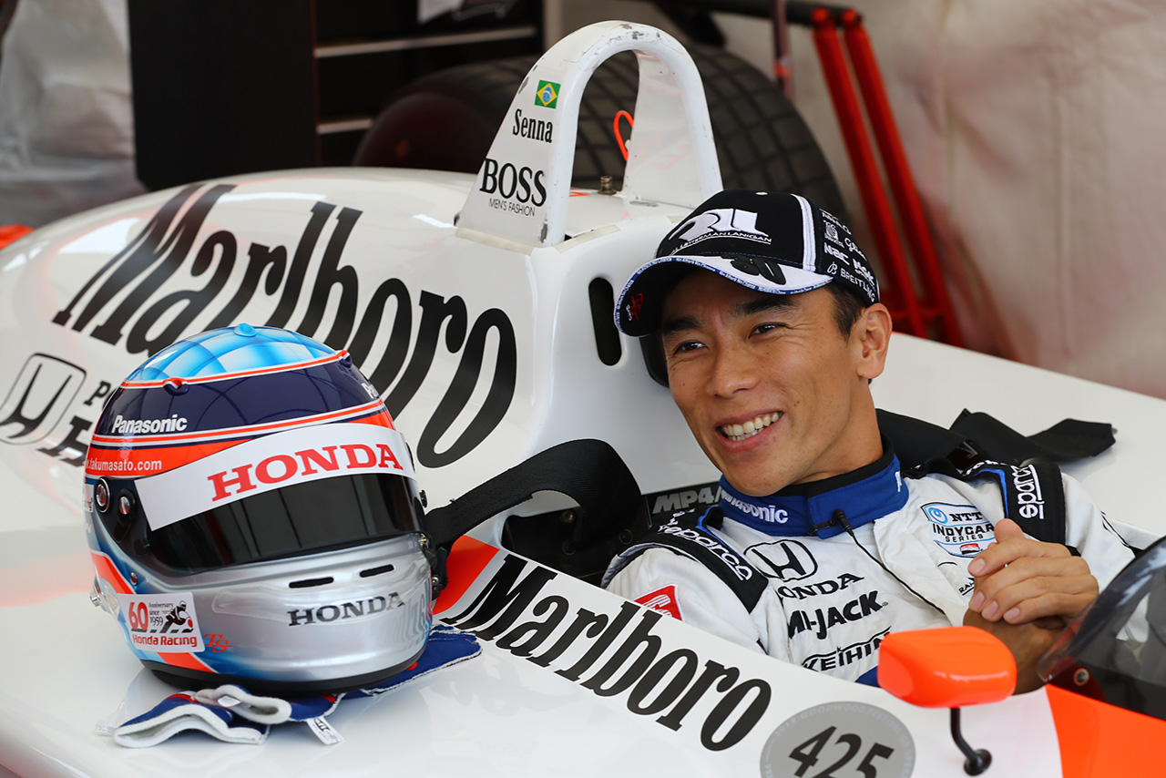 セナ車のコックピットに収まりご満悦の琢磨