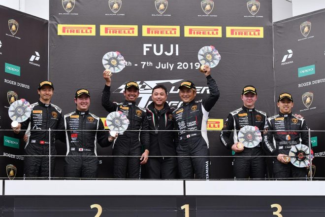 スーパートロフェオ富士のレース2表彰台