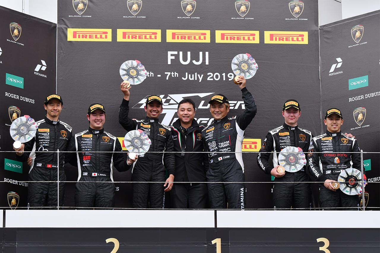 スーパートロフェオ富士のレース2表彰台