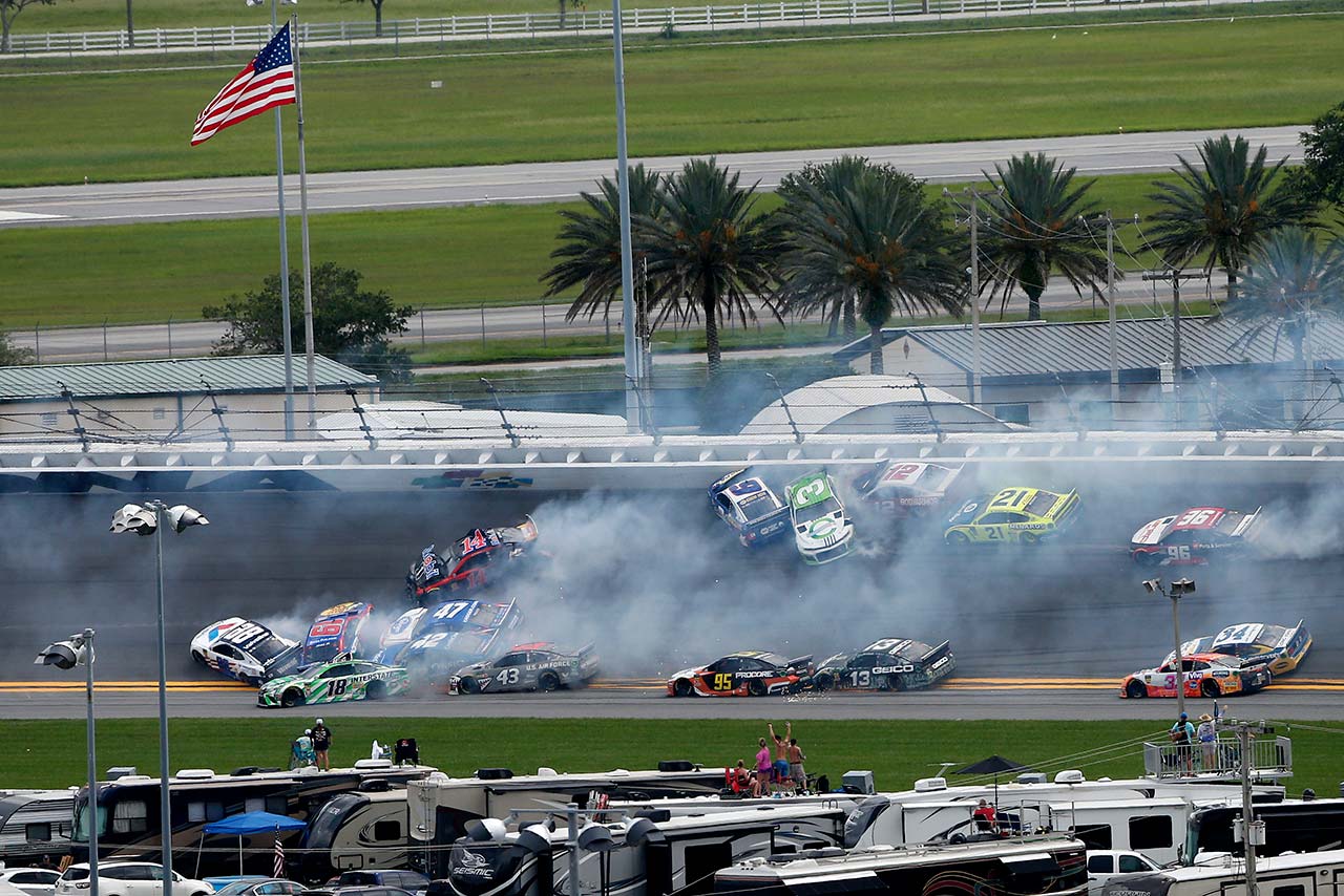 レース終盤に発生した多重クラッシュ“ビッグ・ワン”