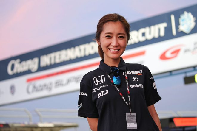 スーパーGTの現場で働く水村リアさん