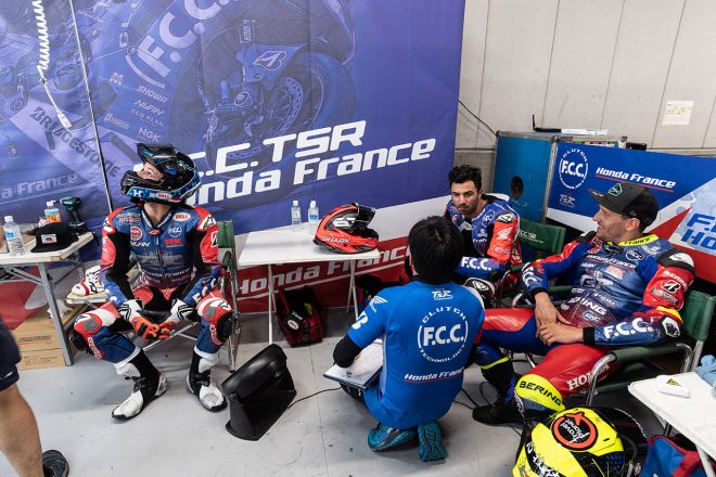 F.C.C.TSRホンダ・フランスのピットの様子