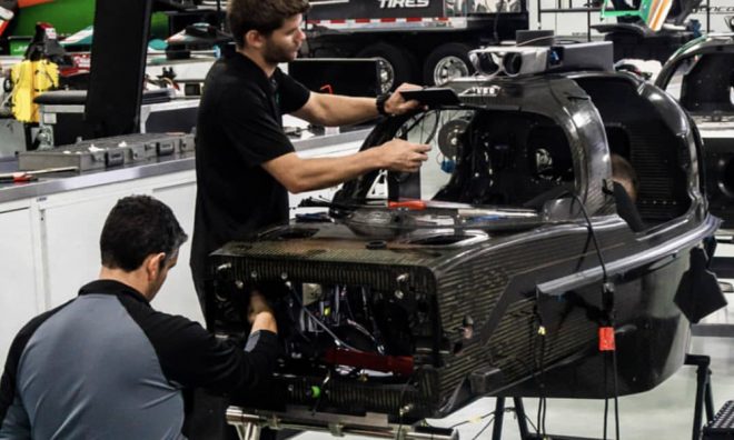 ダラーラ製モノコックを使用し、新しいキャデラックDPi-V.Rを組み立てるユンコス・レーシング