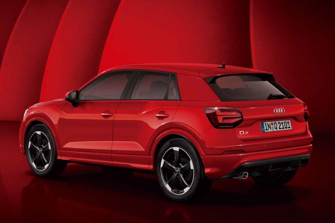 Audi Q2 #passion／タンゴレッド（リアビュー）