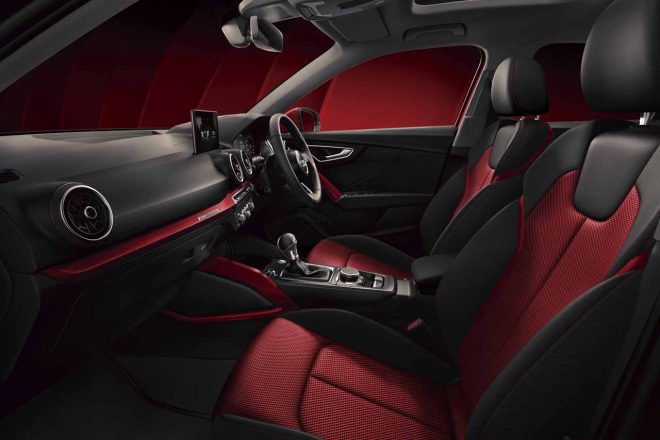 Audi Q2 #passion／赤インテリア