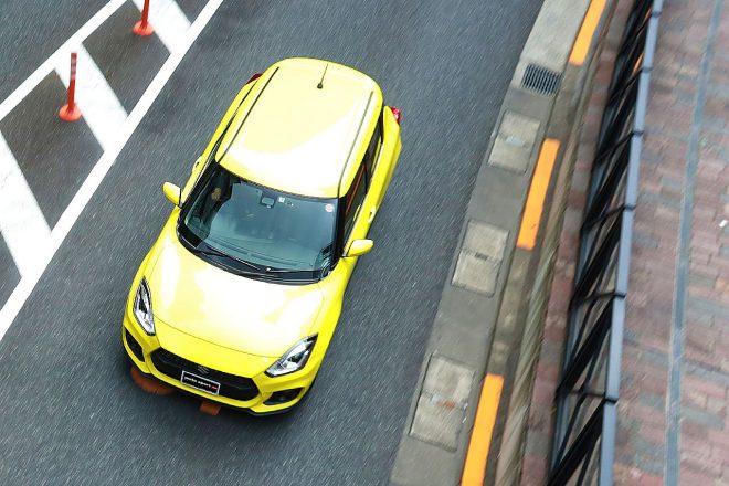 市街地での走行シーン