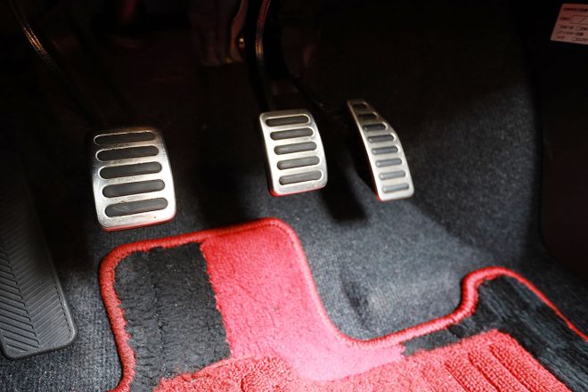 スズキ・スイフトスポーツのペダル