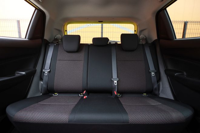 スズキ・スイフトスポーツの後部座席