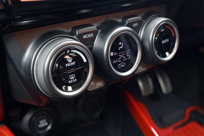 スズキ・スイフトスポーツのスイッチ類