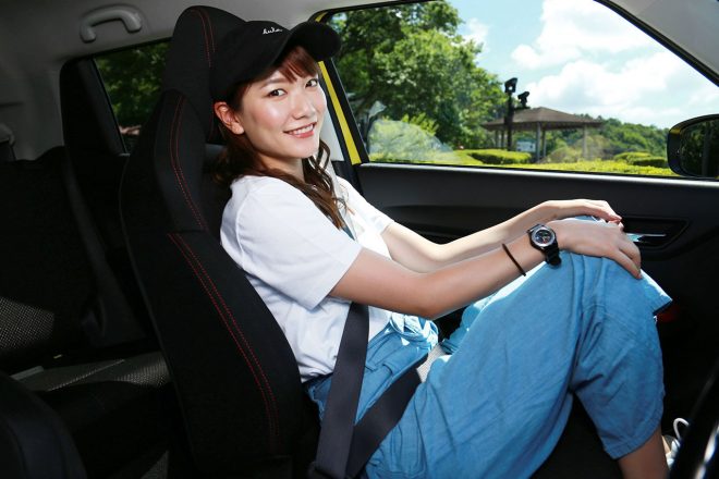 助手席に座る森園れんさん