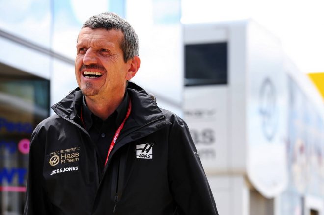 レース後のギュンター・シュタイナー代表は鬼のような形相だったとか(写真は笑顔だけど……)