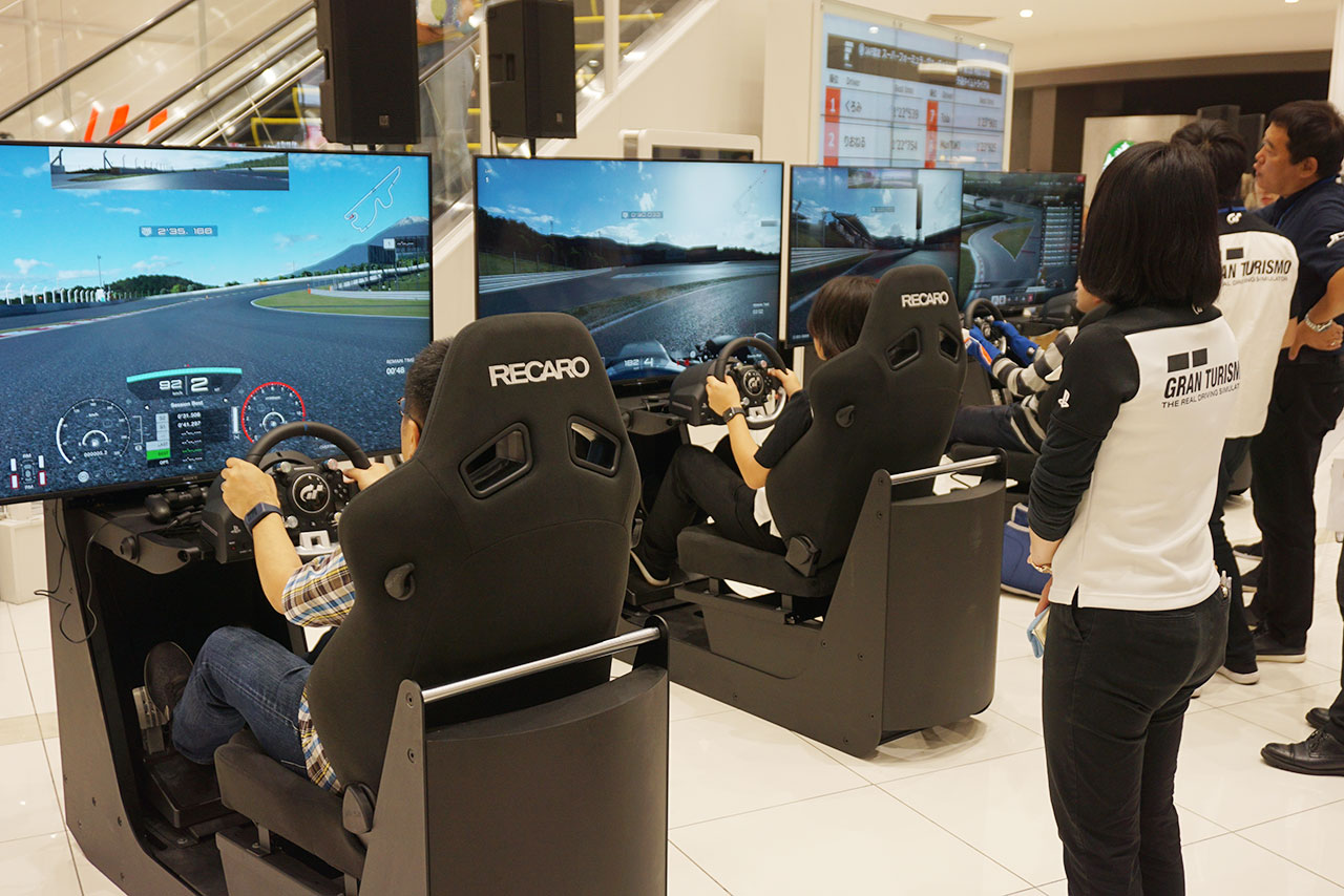 6月9日にイオンモール座間で行われたスーパーフォーミュラ・ヴァーチャルシリーズ第1大会の様子