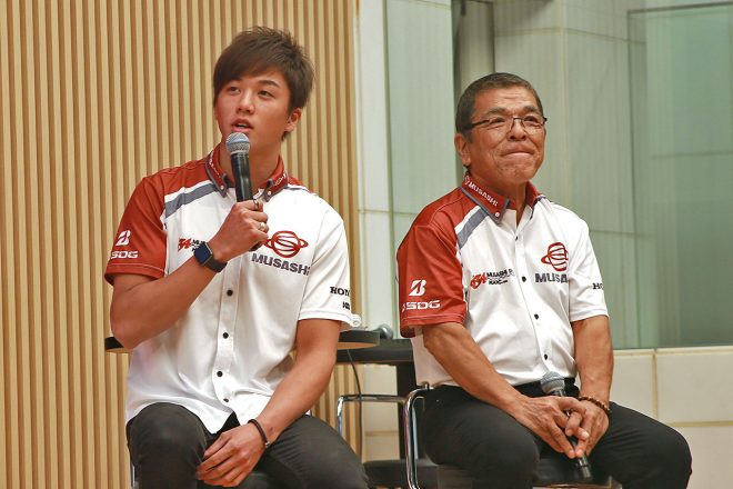 トークショーに登場したMuSASHi RT HARC-PRO. Hondaの水野涼（左）と本田重樹総監督（右）
