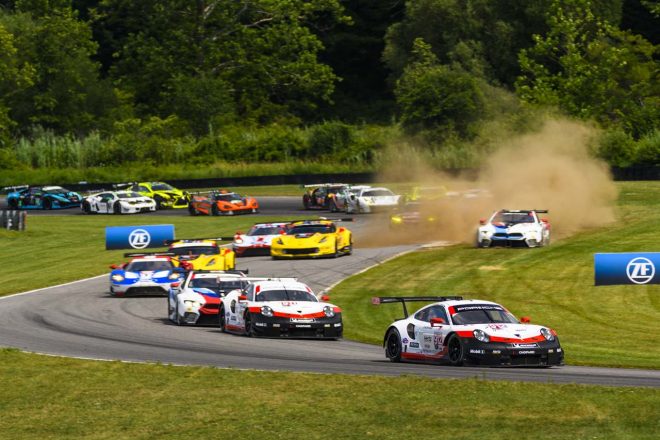 IMSAウェザーテック・スポーツカー選手権第8戦ライムロック・パーク スタート直後のターン2からターン3