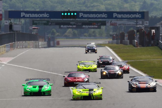 富士スピードウェイを舞台に行われるスーパーカーレースシリーズ