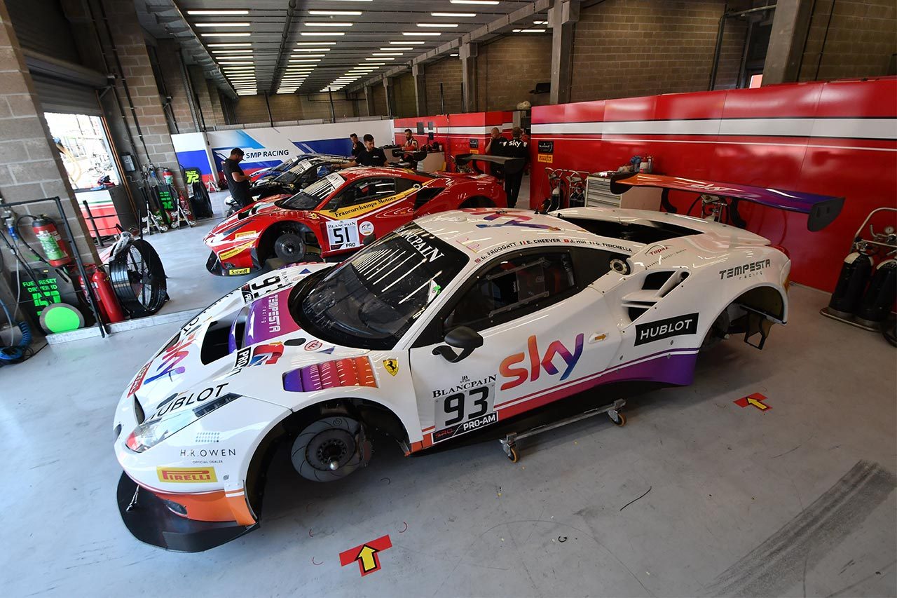 お馴染みafコルセのピット ブログ 日本勢もサーキット入り いよいよ今週末はスパ24時間ですよ の画像 写真 5 Autosport Web