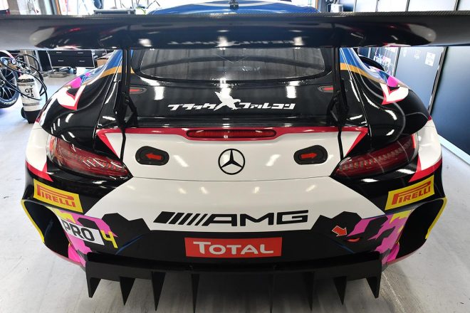 個人的にお気に入りは、『ブラックファルコン』のカタカナロゴ。グッドスマイルとおそろいです。