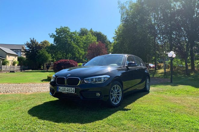 今回のレンタカーはこちら。BMW118i。安心の走りです。