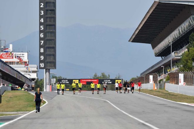 カタロニア・サーキットのホームストレート